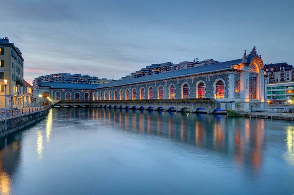 Batiment des Forces-Motrices de noche, Ginebra, Suiza, HDR —  Fotos de Stock