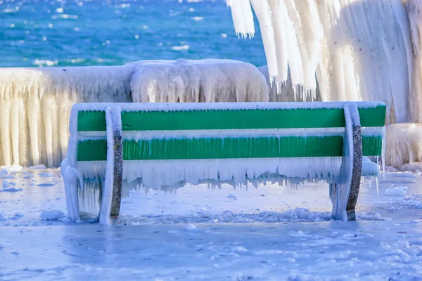 Frozen bench by very cold winter, Versoix, Switzerland — Stok fotoğraf