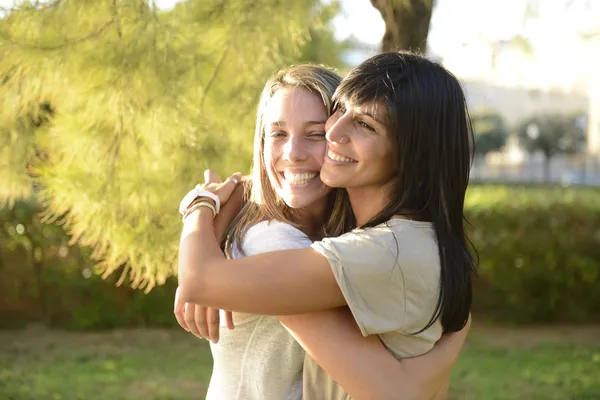 Lesbienne couple câlin — Photo