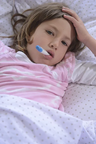 Child sick at home — Stock Photo, Image