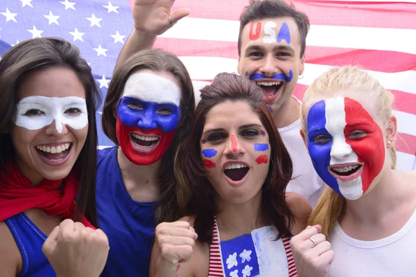 संयुक्त राज्य अमेरिका फुटबॉल प्रशंसकों जीत का जश्न मनाते हुए — स्टॉक फ़ोटो, इमेज