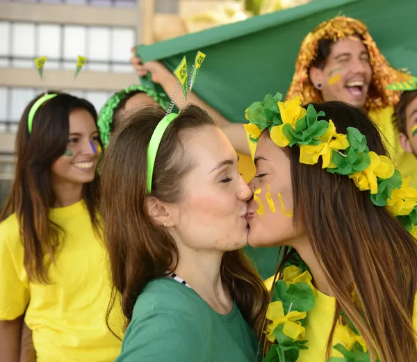 Brazilian girlfriends soccer fans kissing each. — Stock Photo, Image