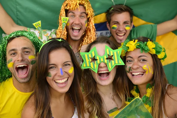 Deporte brasileño aficionados al fútbol sorprendido — Foto de Stock