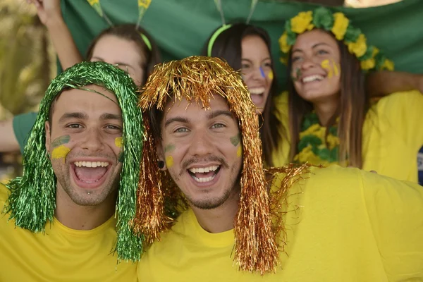 Gli appassionati di calcio sportivo stupito celebrando la vittoria — Foto Stock