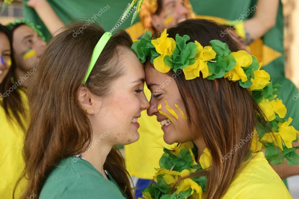 Brasilien-frauen, die mannrucksack suchen