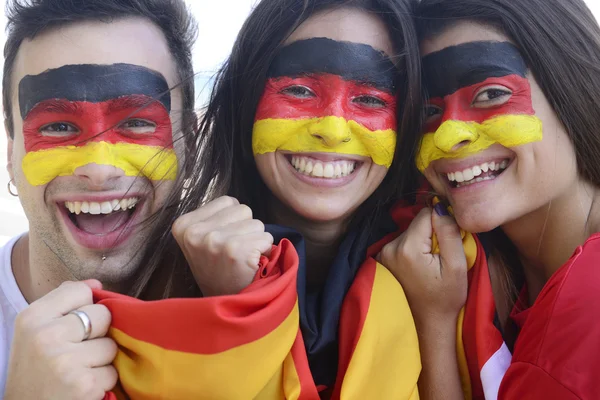 Grupo de felices aficionados al fútbol alemanes —  Fotos de Stock