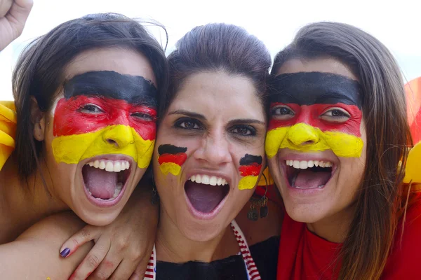 Grupa fanów szczęśliwy niemieckiej piłki nożnej — Zdjęcie stockowe