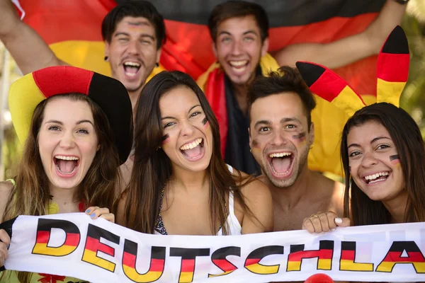 Grupa fanów entuzjastycznie niemiecki sportu piłki nożnej — Zdjęcie stockowe