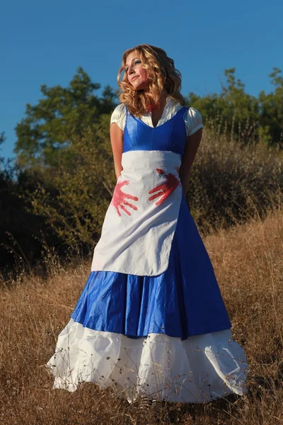 Bionda caucasica donna all'aperto — Foto Stock