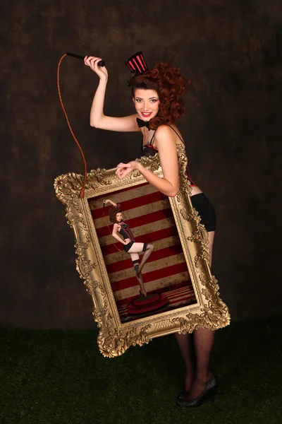 Krásné cirkusové tématikou pin do sexy girl — Stock fotografie