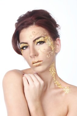 altın varak kozmetik ile süslenmiş Bayan modeli