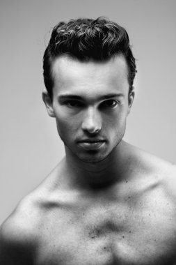 seksi erkek model gömlek poz