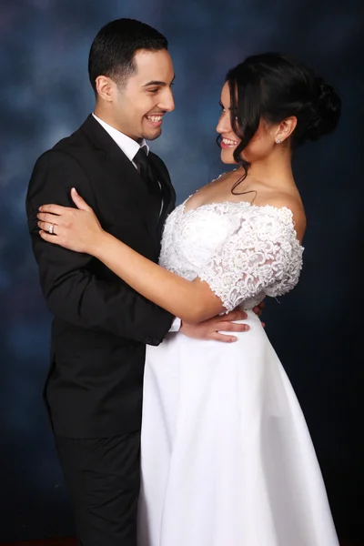 Lyckligt bröllop par kär — Stockfoto