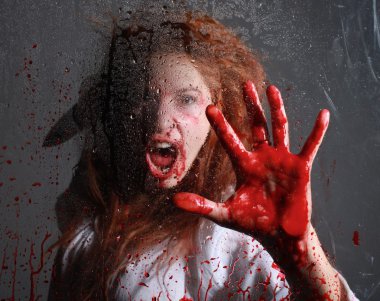freightened kadın kanama korku temalı resim