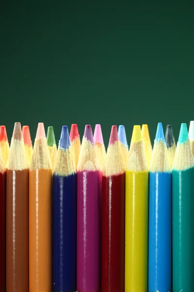 Matite colorate scuola con estrema profondità di campo — Foto Stock