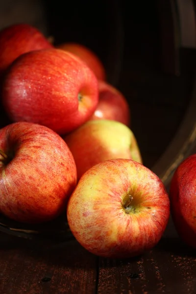 Red Apples on Wood Grunge Background — Stock Photo, Image