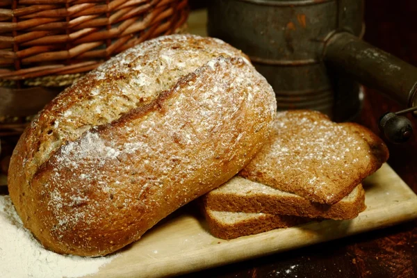 Cottura del pane appena sfornato — Foto Stock