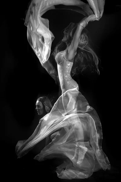 Movement With Sheer Fabrics and Long Exposure — Stock Photo, Image