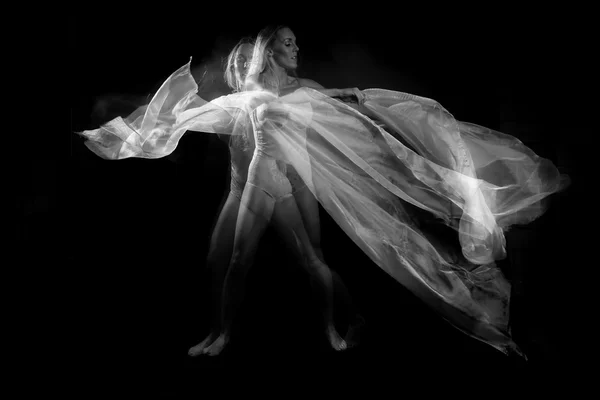 Movement With Sheer Fabrics and Long Exposure — Stock Photo, Image