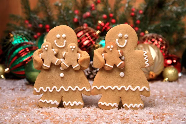 Gingerbread Οικογένεια Παιδιών Στις Διακοπές Χριστούγεννα Φόντο — Φωτογραφία Αρχείου