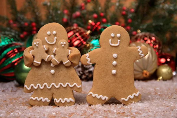 Gingerbread Οικογένεια Παιδιών Στις Διακοπές Χριστούγεννα Φόντο — Φωτογραφία Αρχείου