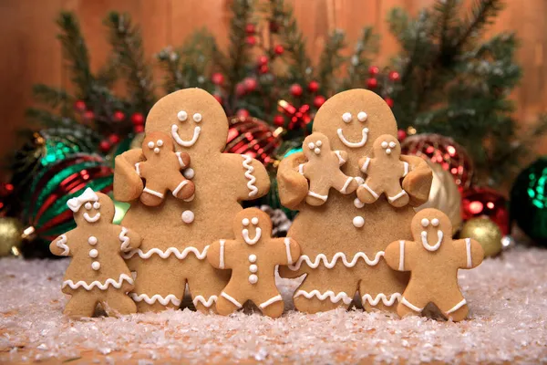 Lebkuchenfamilie Mit Kindern Weihnachtsurlaub — Stockfoto