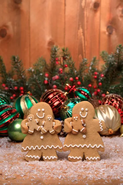 Пряничный Хлеб Семья Детей Праздничном Фоне Рождество — стоковое фото