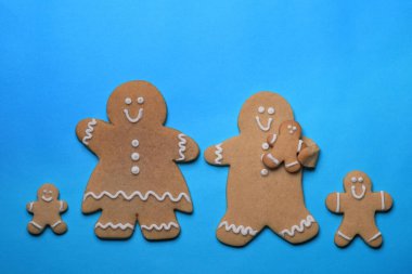 Mavi Arkaplanda Mutlu Zencefilli Ekmek İnsanları