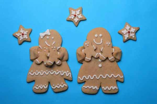 Glückliche Lebkuchenmenschen Auf Blauem Hintergrund — Stockfoto