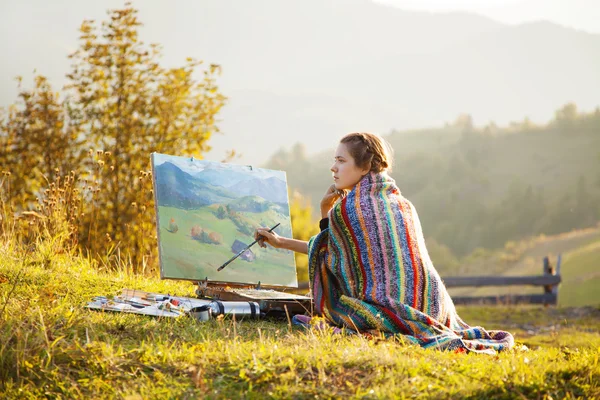 Fiatal művész a táj festmény — Stock Fotó