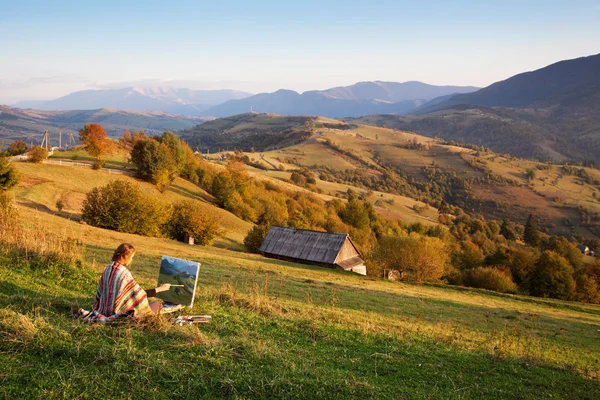 Jovem artista pintando uma paisagem — Fotografia de Stock