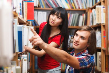 Kütüphanedeki Öğrenciler