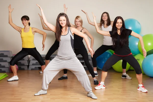 bir fitness merkezi grup eğitimi