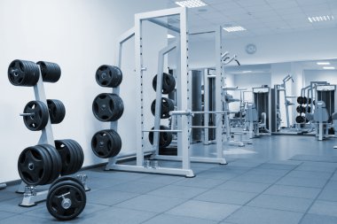 Modern bir spor salonu.