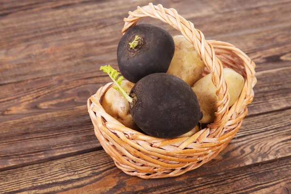 Black radish on a wooden table — Stock Photo, Image