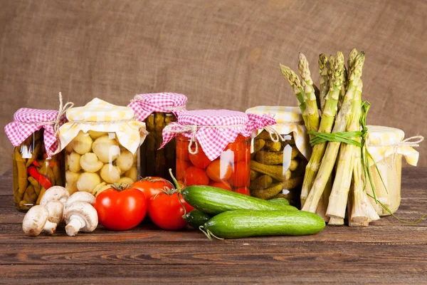 Fresh vegetables on a wooden table — Stock Photo, Image