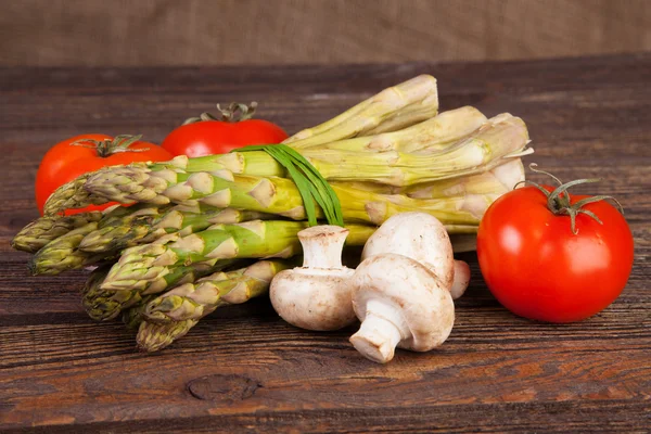 Fresh vegetables on a wooden table — Stock Photo, Image