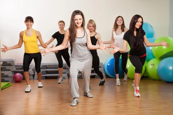 Grup eğitimi bir spor salonunda fitness Center