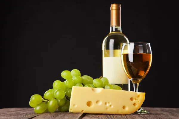 Wine and grapes — Stock Photo, Image