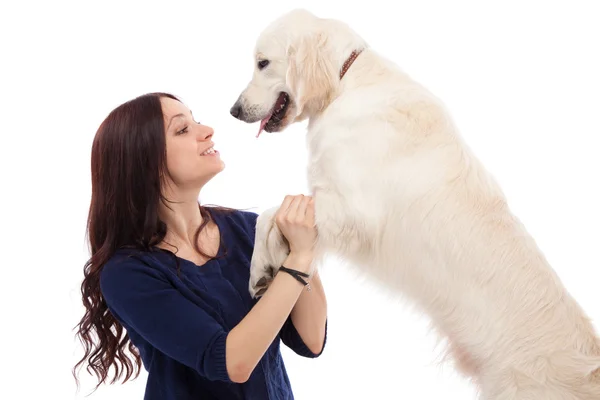 Vacker ung kvinna med hund — Stockfoto