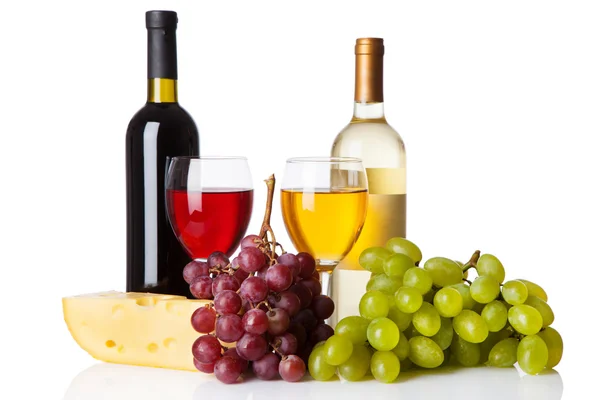 Käse, Weiß- und Rotwein — Stockfoto