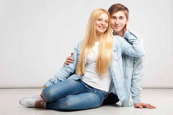 Beautiful young couple — Stock Photo, Image