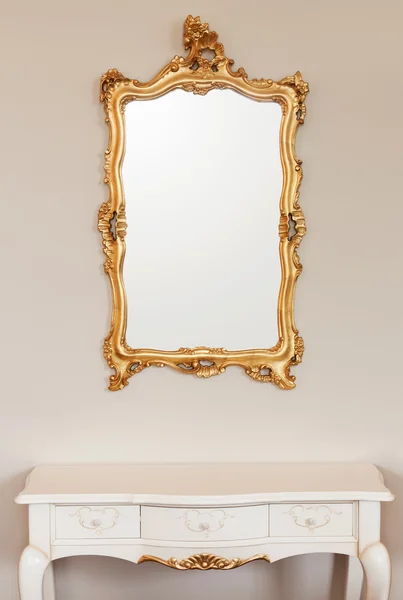 Zlatý zrcadlový rám — Stock fotografie