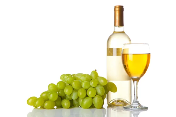 Вино, виноград и сыр — стоковое фото