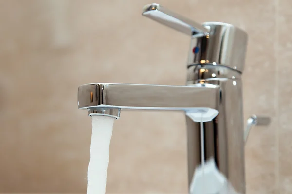 Wasserhahn — Stockfoto