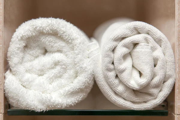 Καθαρή πετσέτα σε ένα ξενοδοχείο — Φωτογραφία Αρχείου