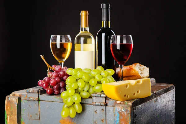 Vino, uvas y queso —  Fotos de Stock