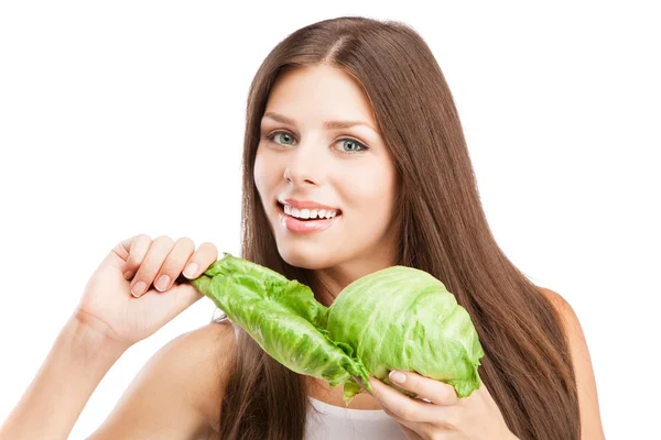 Jovem mulher comendo salada verde — Fotografia de Stock