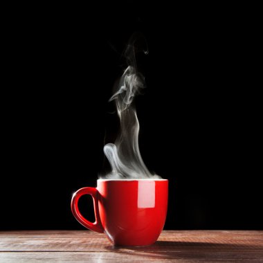 dumanı tüten kahve fincanı