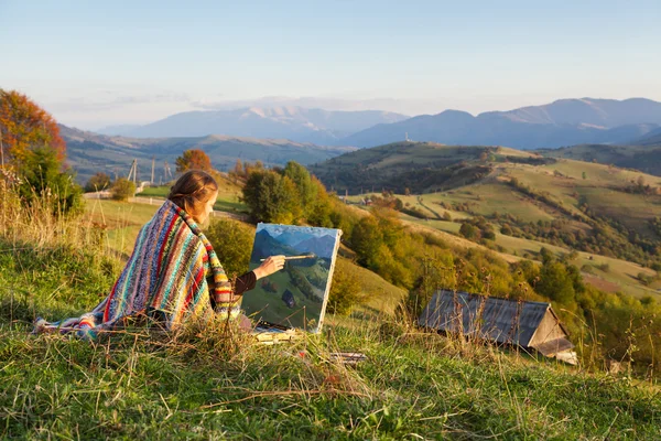Joven artista pintando un paisaje otoñal — Foto de Stock